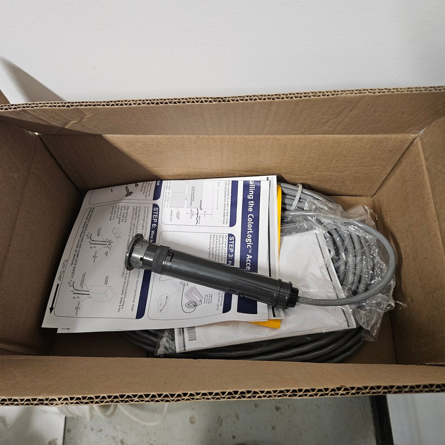 (Open Box) Hayward Crystalogic 320 Standalone 12v Pool Lights LAWUS11100